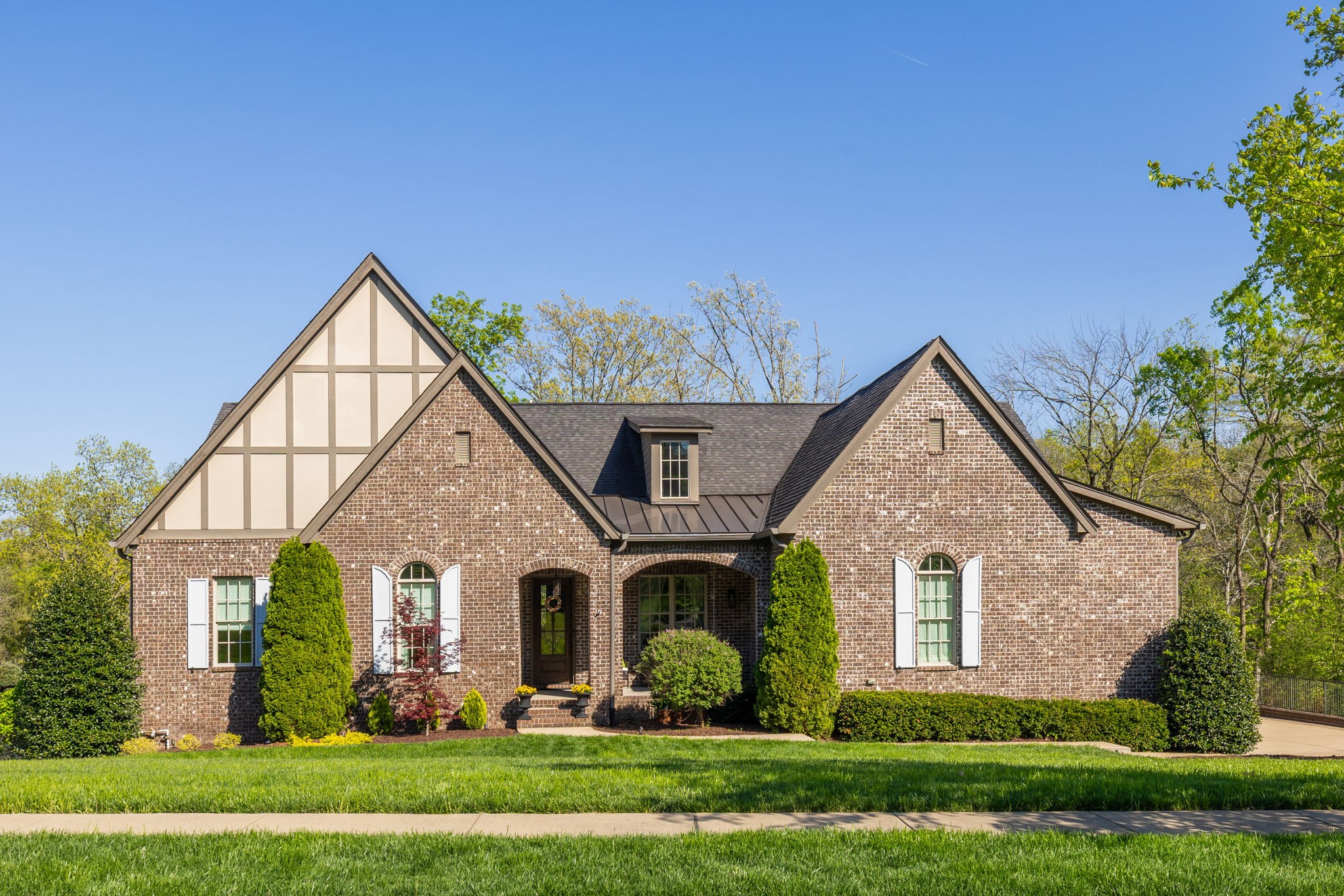 1857 Burland Crescent