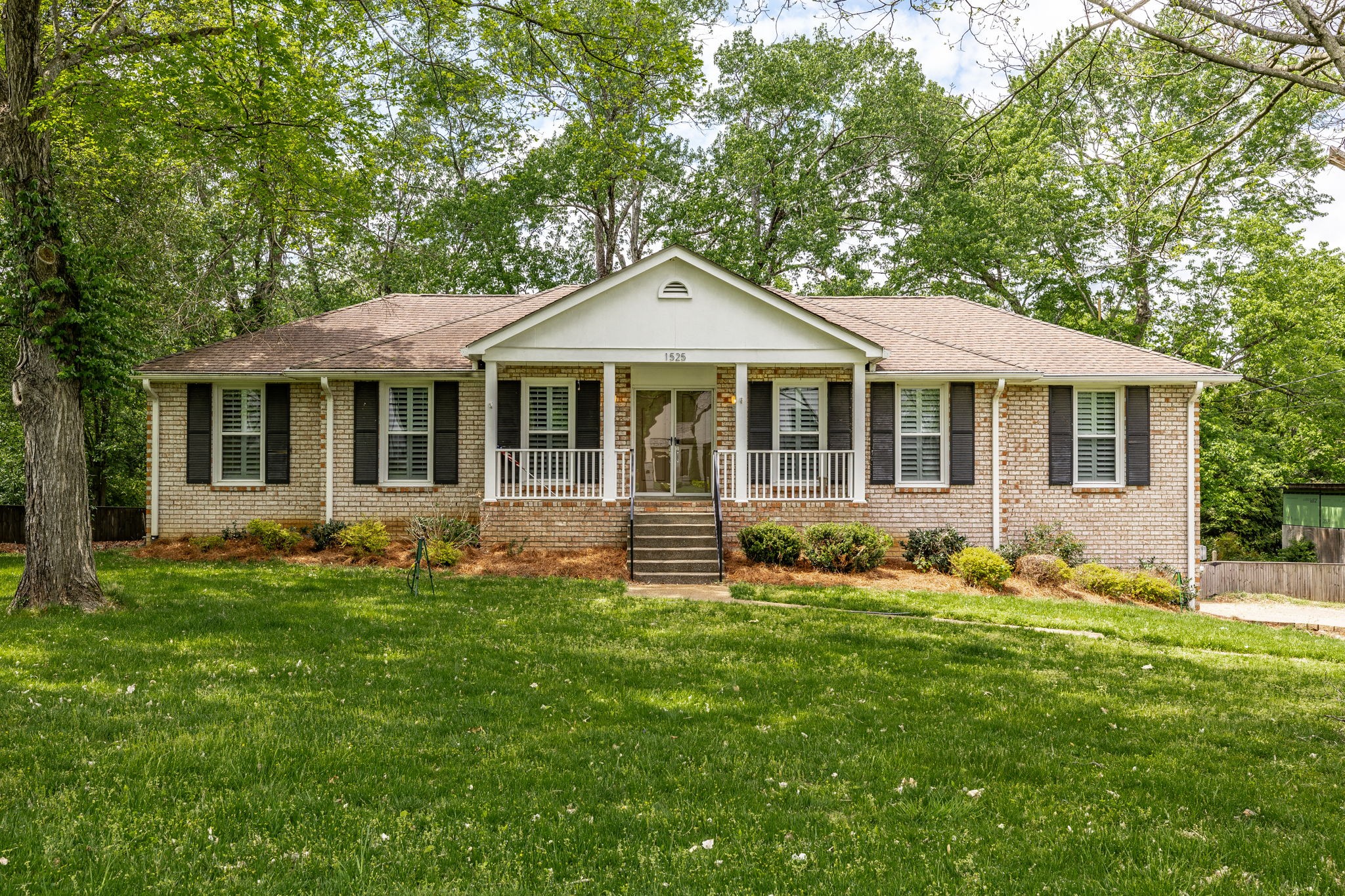 1525 Lipscomb Dr