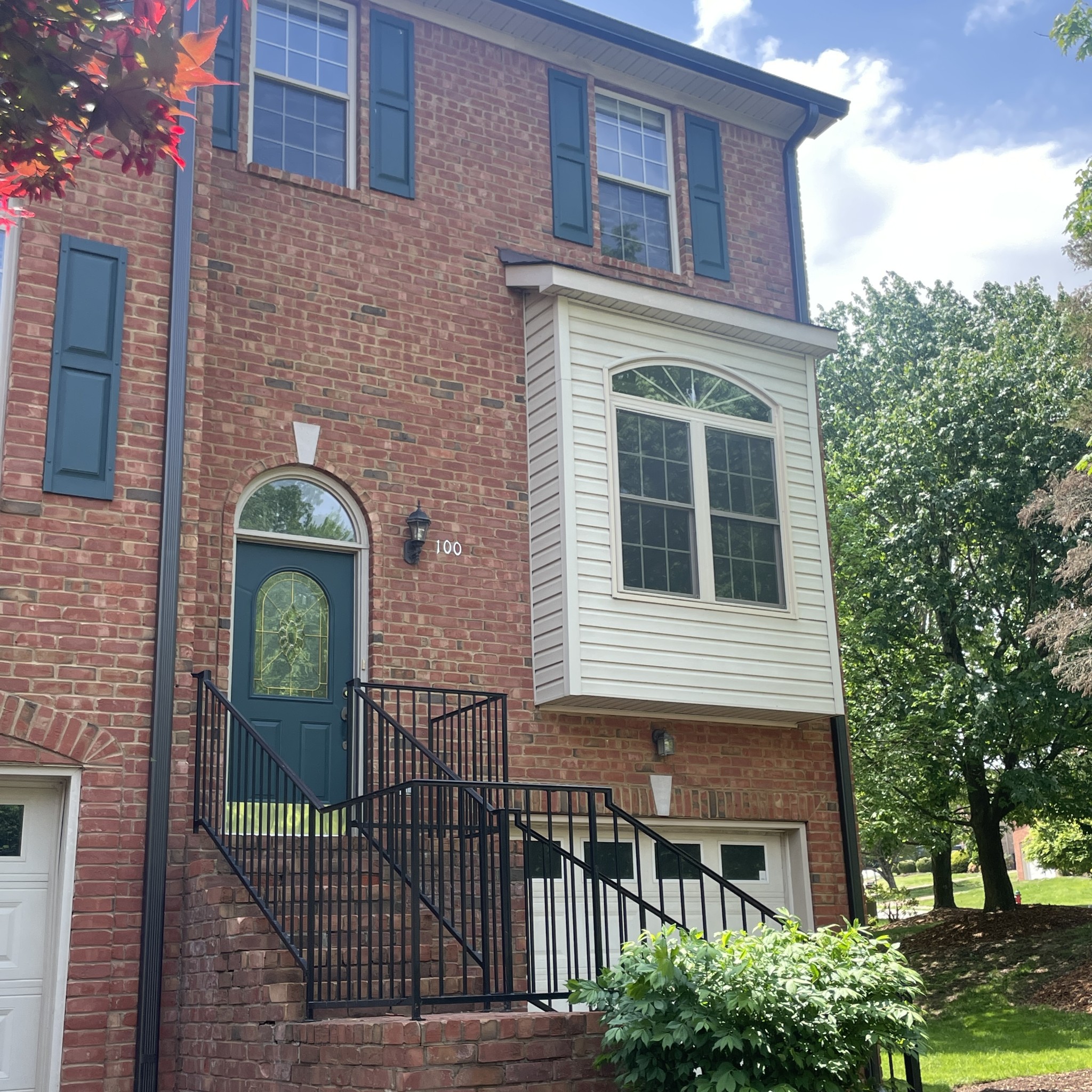 100 Carriage Ct