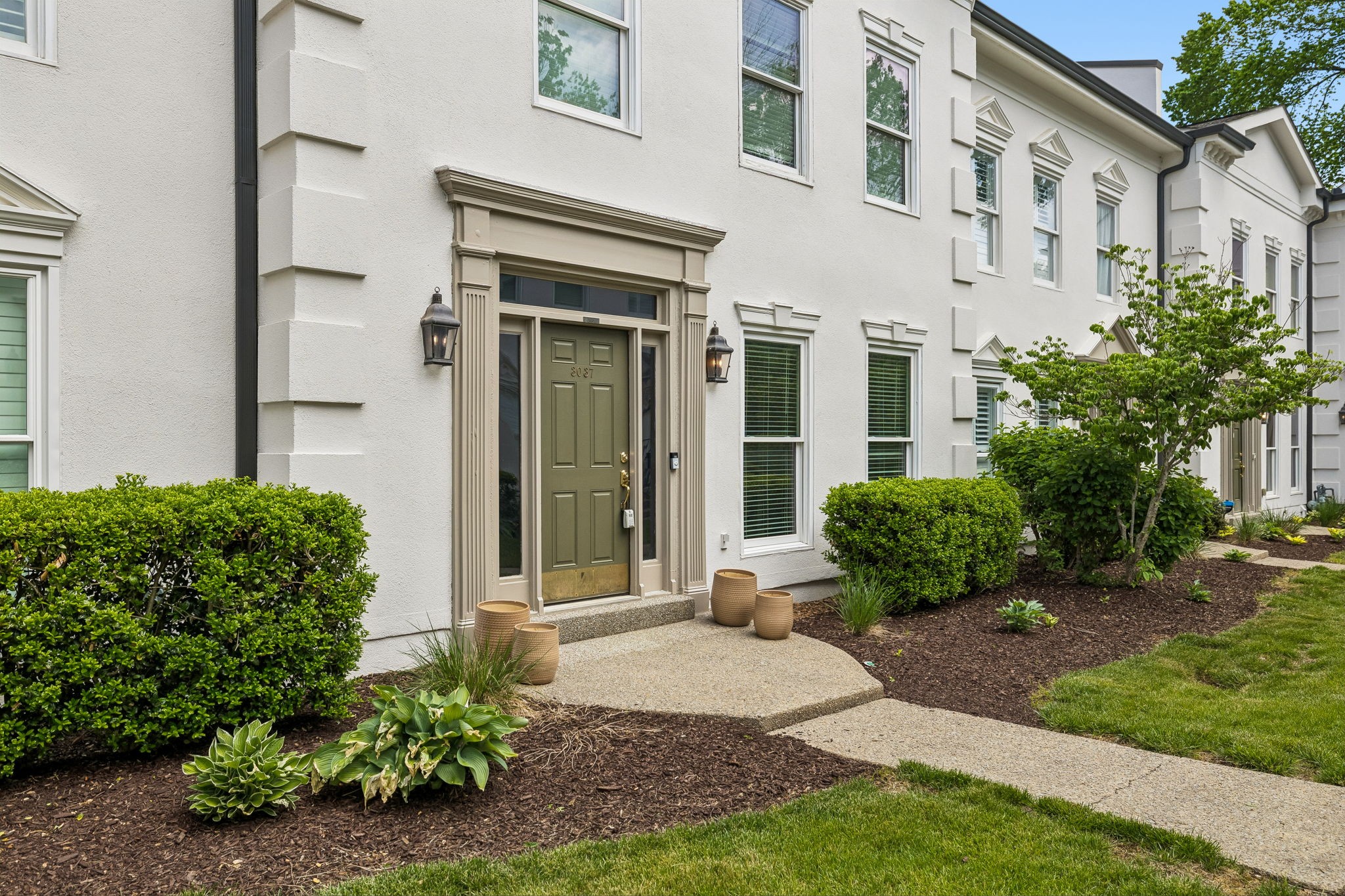 3037 Woodlawn Dr