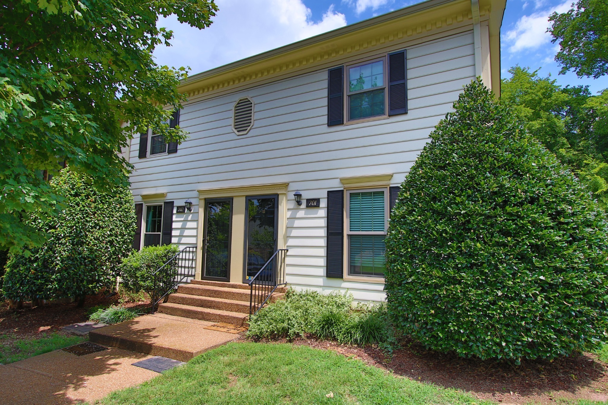 702 Fox Ridge Dr
