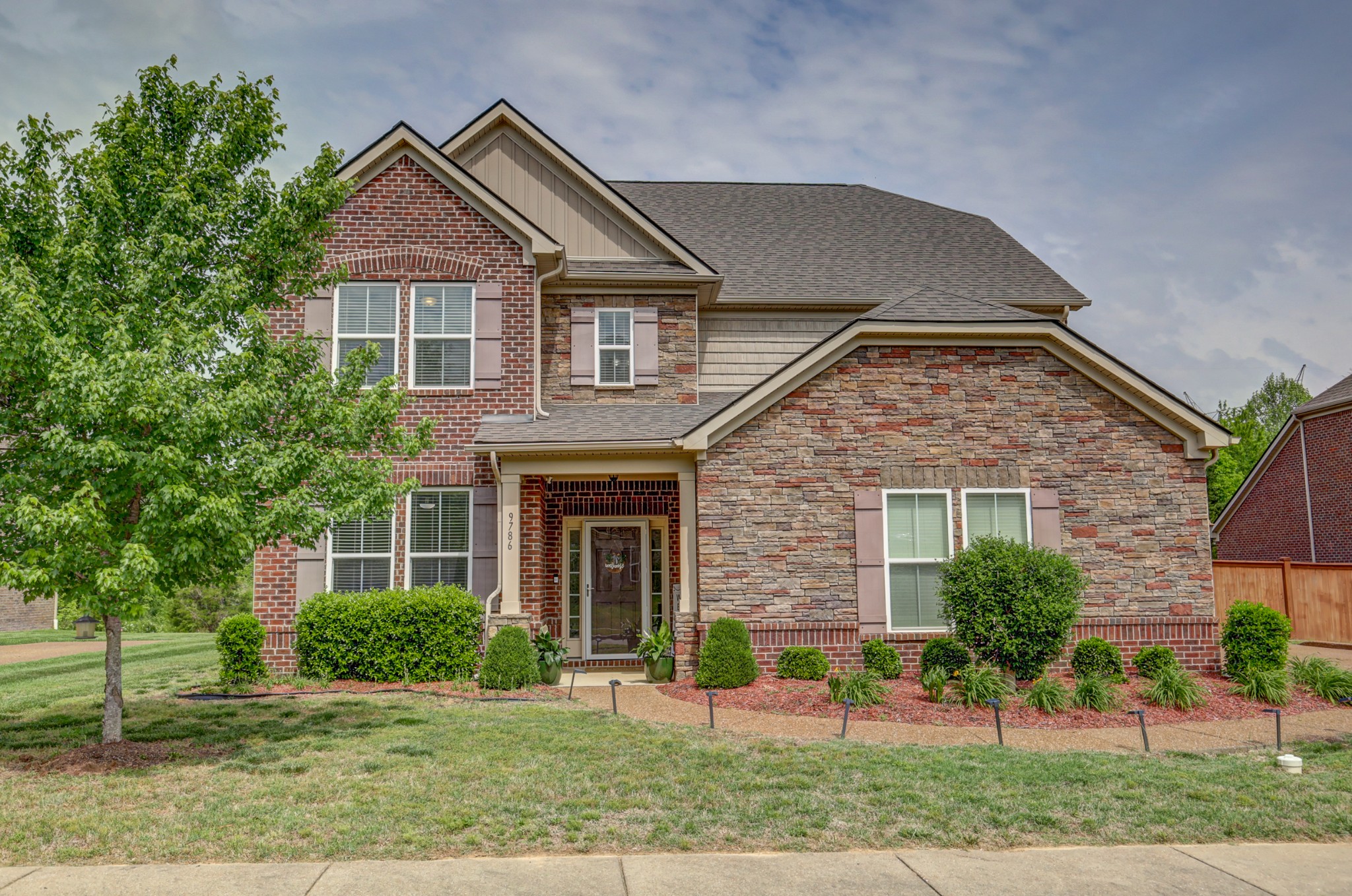 9786 Glenmore Ln