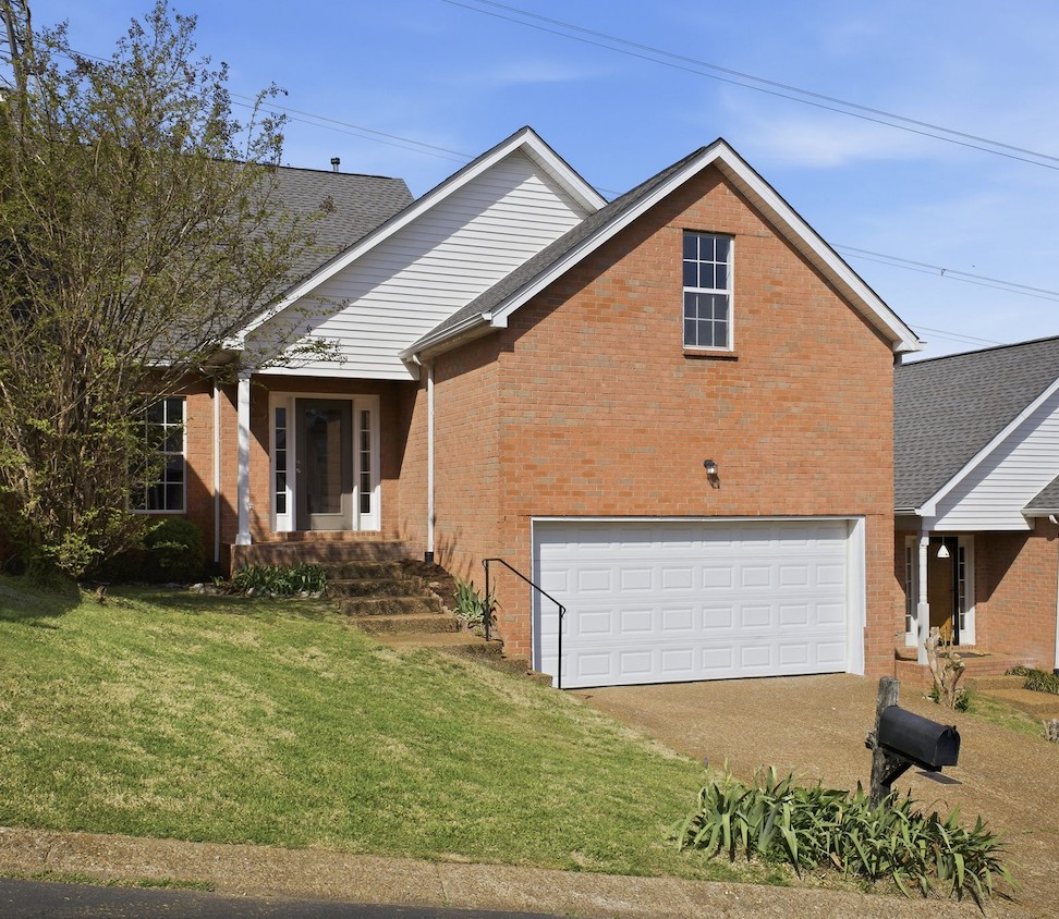 7036 Mooreland Ct