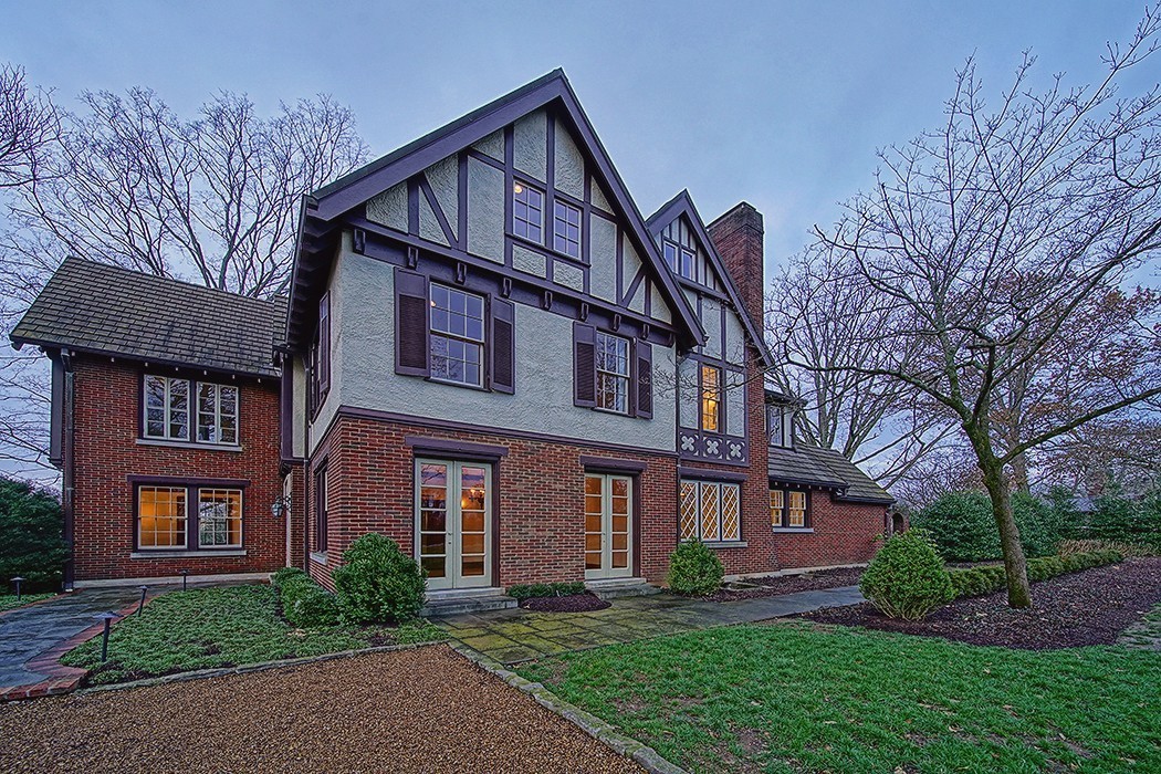 3944 Woodlawn Dr