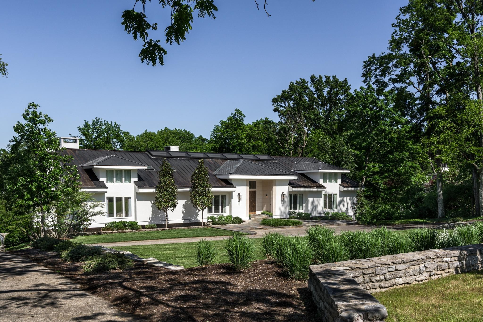 300 Sunnyside Dr