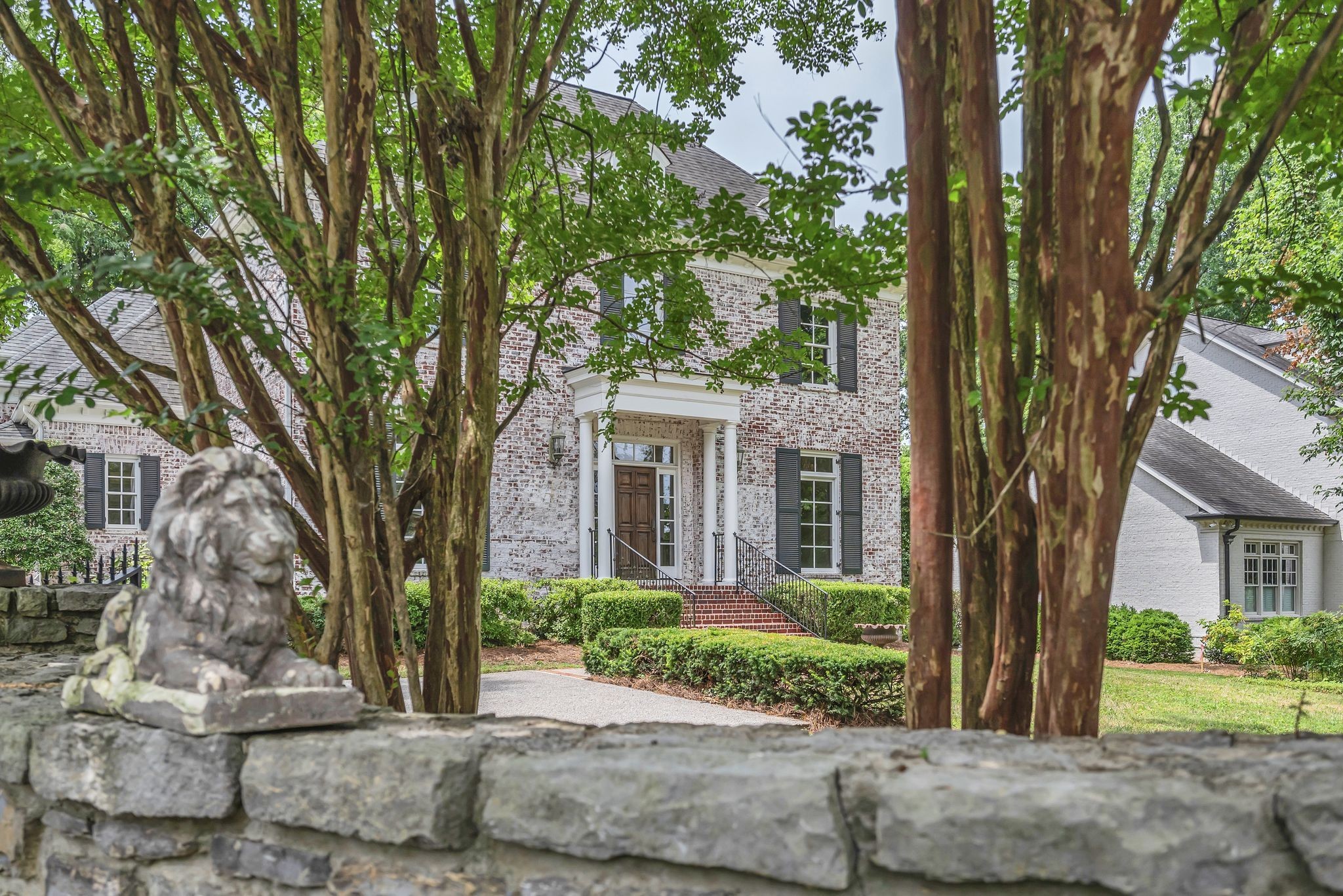 3205 Woodlawn Dr